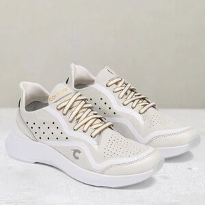 Courser women’s sneakers size 10